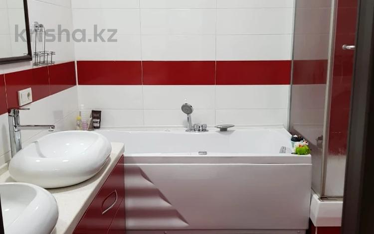 3-комнатная квартира · 120 м² · 9/10 этаж, исаева за 95 млн ₸ в Алматы, Алмалинский р-н — фото 2