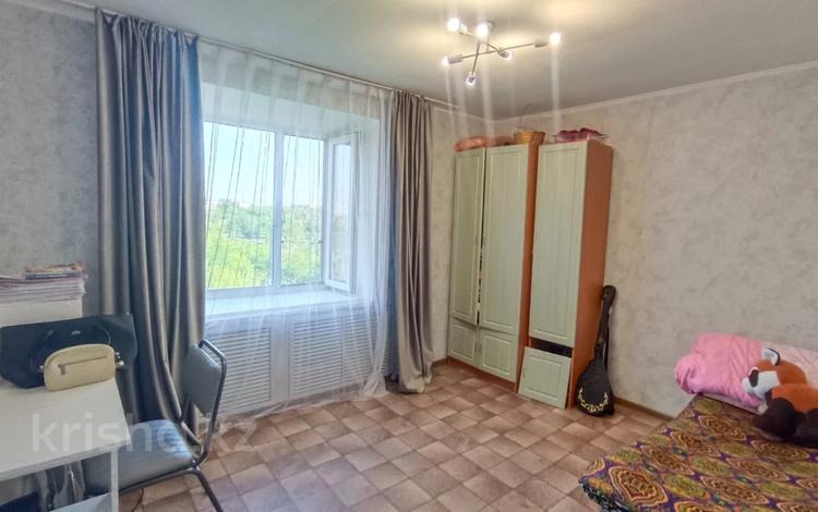 3-бөлмелі пәтер · 60 м² · 5/5 қабат, Маметовой 78, бағасы: 13.5 млн ₸ в Караганде, Алихана Бокейханова р-н — фото 2