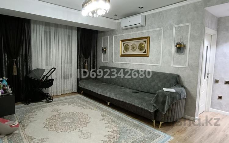 3-комнатная квартира, 64 м², 1/10 этаж, мкр Айнабулак-2 85Б