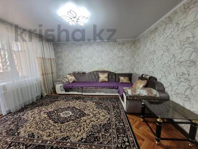 2-комнатная квартира, 55 м², 1/4 этаж помесячно, мкр Жулдыз-1 19 за 200 000 〒 в Алматы, Турксибский р-н