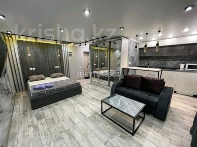 1-комнатная квартира, 35 м², 4/5 этаж посуточно, Академика Сатпаева 19 за 17 000 〒 в Павлодаре