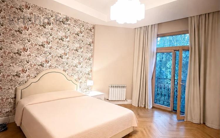 5-бөлмелі пәтер · 220 м² · 4/10 қабат, Рубинштейна, бағасы: 2.5 млн ₸ в Алматы, Медеуский р-н — фото 2