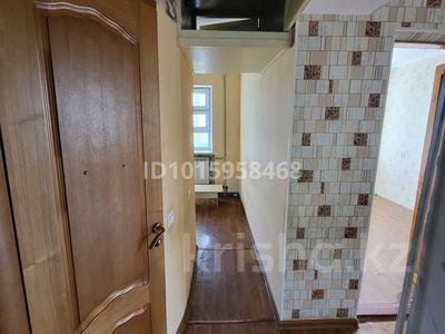 2-бөлмелі пәтер · 50 м² · 5/5 қабат, Аулие-Ата ш/а, Абая 160 — Рядом кафе абсолют. напротив дефакто. остановка садик школа супермарке, бағасы: 80 000 ₸ в Таразе, мкр Аулие-Ата