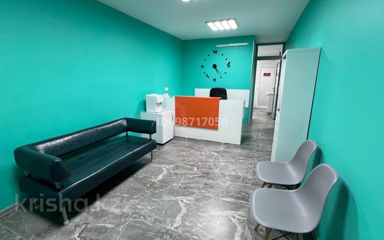 Медцентры и аптеки · 50 м² за 350 000 ₸ в Атырау, мкр Авангард-3 — фото 29