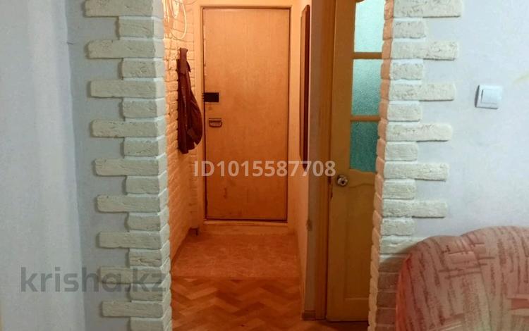 2-бөлмелі пәтер · 43.7 м² · 1/5 қабат, 4 ш/а., мкр 4,улТургенева 82, бағасы: 12 млн ₸ в Актобе — фото 2
