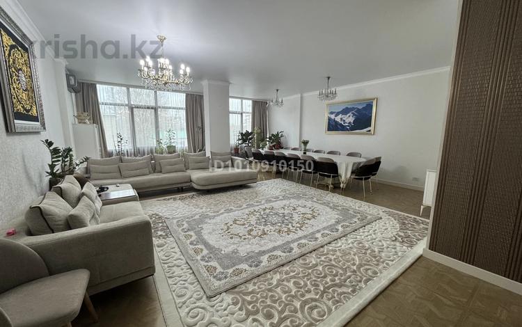 5-бөлмелі пәтер · 200 м² · 2/9 қабат, Молдагулова 5/4, бағасы: 93 млн ₸ в Уральске — фото 2