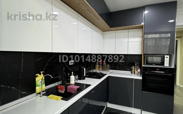 3-комнатная квартира · 81 м² · 5/5 этаж, Абдуллиных — Абдуллиных - Жибек Жолы за 75 млн ₸ в Алматы, Медеуский р-н — фото 2