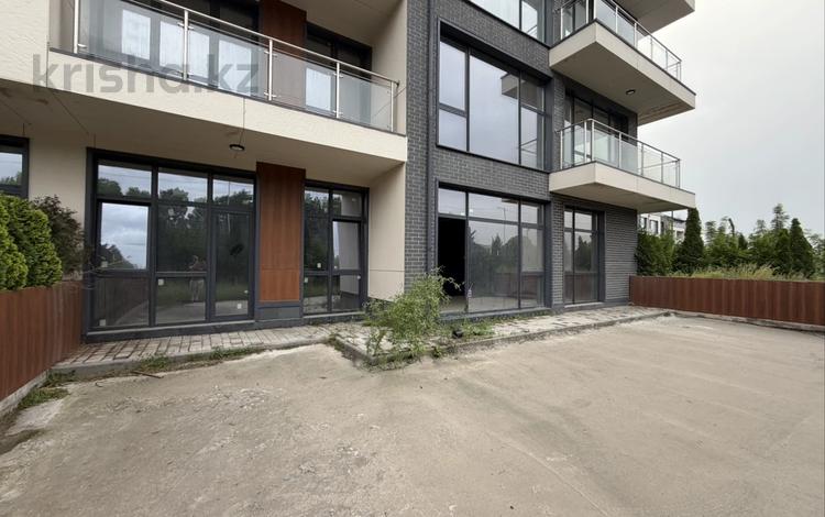 4-комнатная квартира · 220 м² · 1/3 этаж, Жамакаева 252 — Большая терраса за 240 млн ₸ в Алматы, Медеуский р-н — фото 2