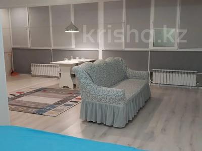 1-комнатная квартира · 50 м² · посуточно, Сейфуллина 51 — Кассина, около сквера Шугыла, рядом ж/д вокзал Алматы-1, Аэропорт, Mart, Барахолка за 18 000 〒