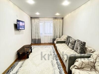 2-комнатная квартира · 60 м² · 4/5 этаж, Виноградова 13 — Серикбаева за 15 000 ₸ в Усть-Каменогорске