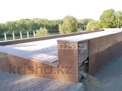 Участок · 10 соток, Шмидт 2/1 — На набережной, район Акимата , рядом с центральной площадью,где фонтан за 200 млн ₸ в Семее