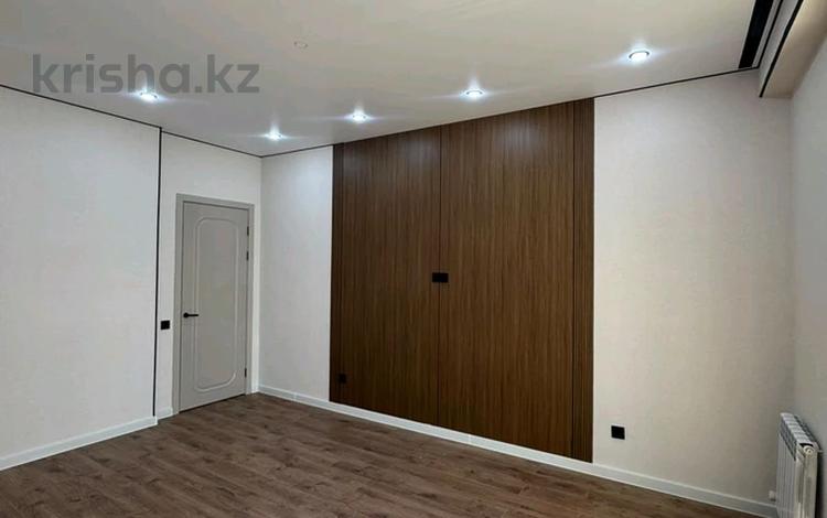 4-бөлмелі пәтер · 151 м² · 10/12 қабат, Нажимеденова 34, бағасы: 75.9 млн ₸ в Астане, Сарайшык р-н — фото 2