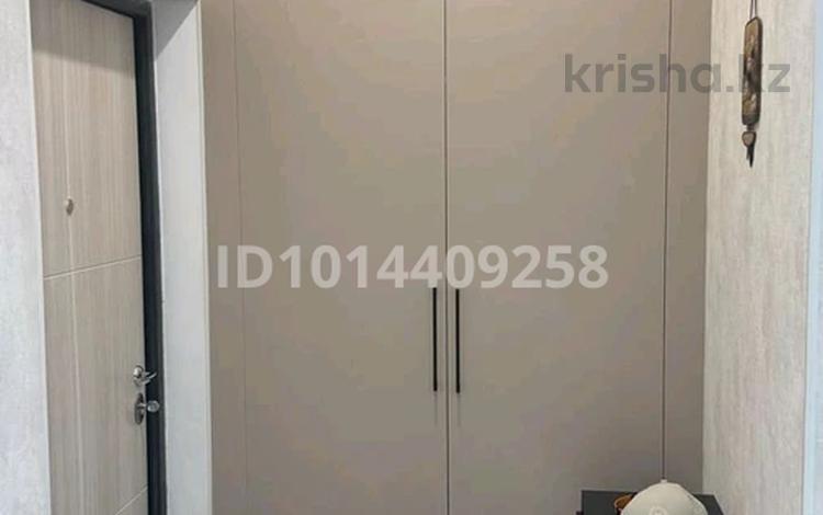 1-комнатная квартира · 40 м² · 10/14 этаж, Санжара Асфендиярова 10 за 270 000 ₸ в Астане, Нура р-н — фото 2