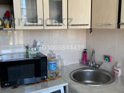 2-комнатная квартира · 45 м² · 5/5 этаж, Пришахтинск, 23 микрорайон за 10 млн 〒 в Караганде, Алихана Бокейханова р-н