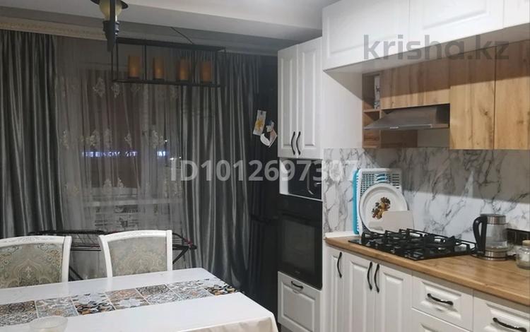 2-бөлмелі пәтер · 56 м² · 2/5 қабат, 12 микр 17, бағасы: 250 000 ₸ в Актау — фото 2