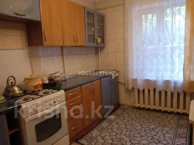 3-комнатная квартира, 70 м², 1/5 этаж помесячно, мкр №6 58 за 300 000 〒 в Алматы, Ауэзовский р-н