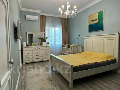 4-комнатная квартира · 180 м², Кабанбай Батыра 13 за 800 000 〒 в Астане, Есильский р-н