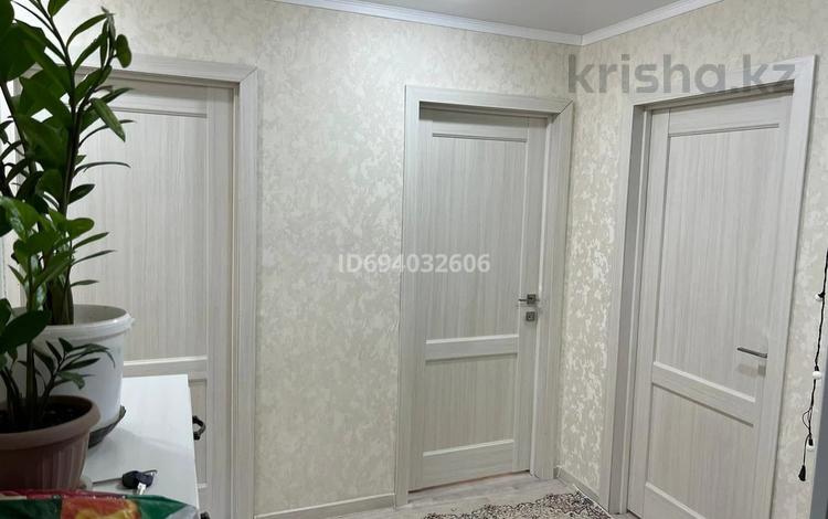 3-комнатная квартира, 64 м², 3/5 этаж, Мира 47 за 24 млн 〒 в Жезказгане — фото 2