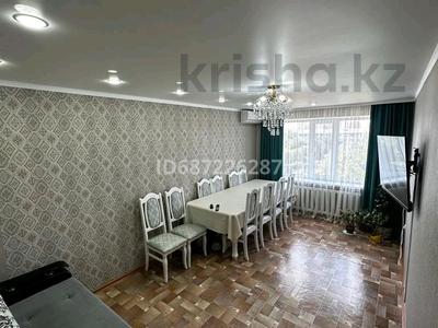 3-бөлмелі пәтер, 63.5 м², 6/9 қабат, мкр Кунаева 16 — Ресторан Керемет, Ак Сарай, бағасы: 23 млн 〒 в Уральске, мкр Кунаева