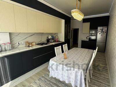 Продажа квартир в Мангистауской обл.: 5-комнатная квартира · 180 м² · 2/7 этаж, 17-й мкр 51 за 68 млн 〒 5-комнатная квартира · 180 м² · 2/7 этаж, 17-й мкр 51 за 68 млн 〒 в Актау