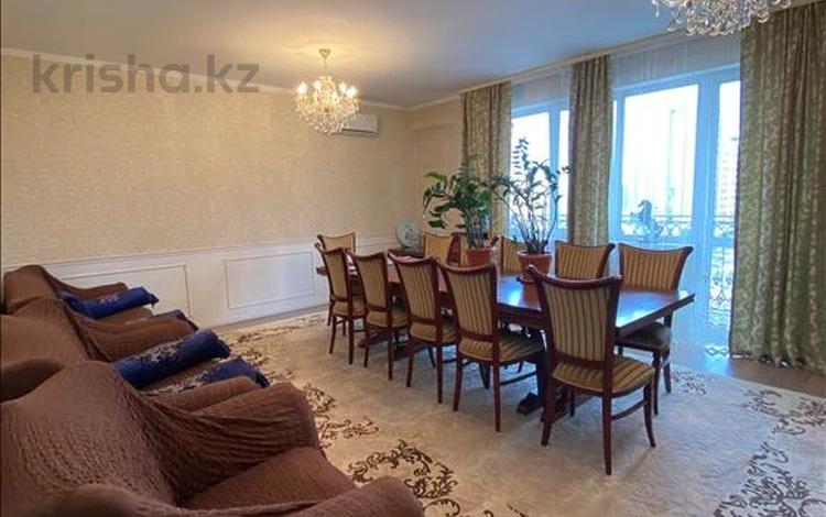 4-комнатная квартира · 160 м² · 8/13 этаж, мкр Коктем-1, Маркова за 146 млн ₸ в Алматы, Бостандыкский р-н — фото 19