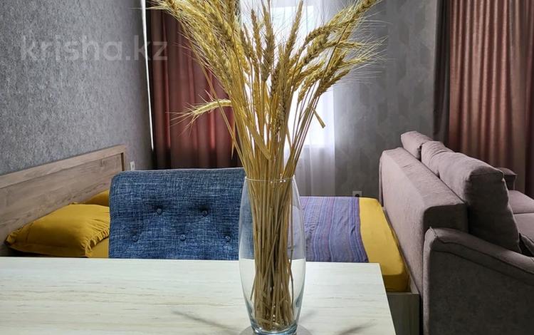 1-комнатная квартира · 60 м² · 3/7 этаж, ЖК Атшабар 17/1 — Толе би за 17 000 〒 в Таразе — фото 2