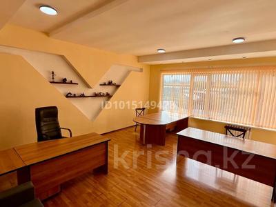Кеңселер, кабинеттер және жұмыс орындары · 53 м², бағасы: 350 000 ₸ в Алматы, Жетысуский р-н