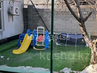 Отдельный дом · 3 комнаты · 136 м² · 8 сот., мкр Улжан-1, Мкр Улжан-1 Бозарал 26 — Сұлутөбе за 70 млн ₸ в Алматы, Алатауский р-н