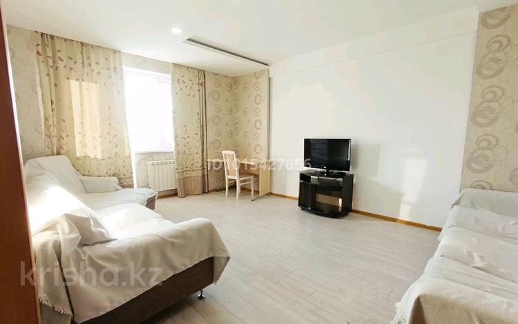 2-комнатная квартира · 70 м² · 12/12 этаж, Кабанбай батыр 5/1 за 300 000 ₸ в Астане, Нура р-н — фото 2