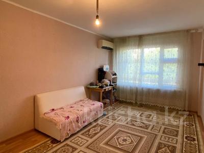 1-комнатная квартира · 33 м² · 2/5 этаж, авангард 3 38 за 9.3 млн 〒 в Атырау, мкр Авангард-3