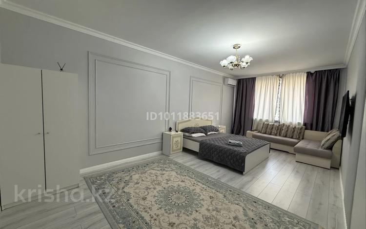 1-комнатная квартира · 50 м² · 8/10 этаж, ул. Таумуша Жумагалиева 10 за 26 млн ₸ в Атырау, мкр Авангард-2 — фото 2