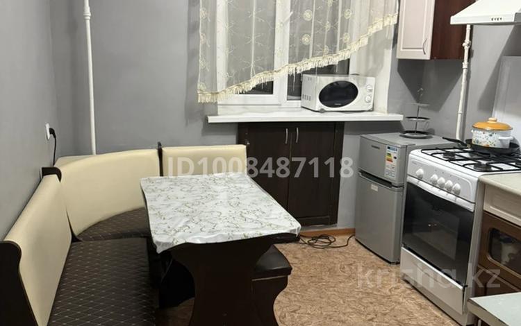 1-комнатная квартира · 35 м² · 1/5 этаж, Айтиева за 130 000 ₸ в Уральске — фото 2