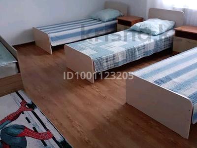 Жеке үй · 15 бөлме · 500 м², Жумабаева 11 — В центре, бағасы: 5 000 ₸ в Бурабае