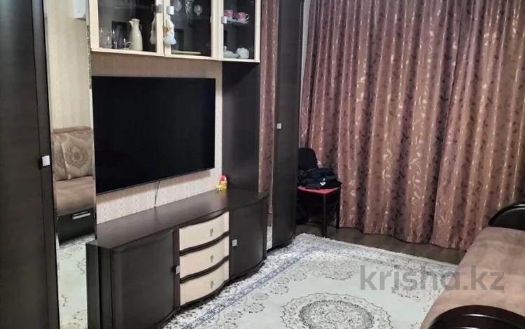 Сериал маяковский. Маяковский 2 дня сериал. Маяковский чернышов. Сериал маяковский. Владимир маяковский с датами рождения.