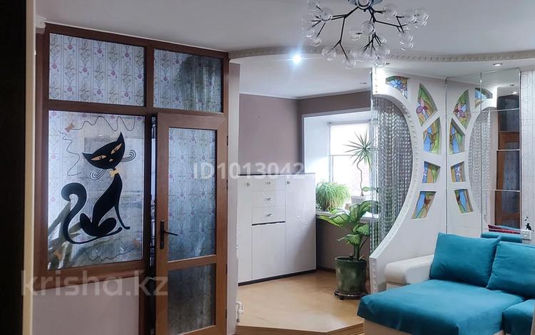 2-бөлмелі пәтер · 54 м² · 5/5 қабат, Михайловка ш/а., Аманжолова 19 — Аманжолова-Сакена, бағасы: 19.5 млн ₸ в Караганде, Казыбек би р-н — фото 2