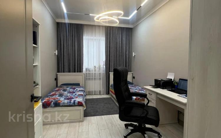 3-комнатная квартира · 103.5 м² · 8/9 этаж, мкр. Алтын орда за 44 млн ₸ в Актобе — фото 2