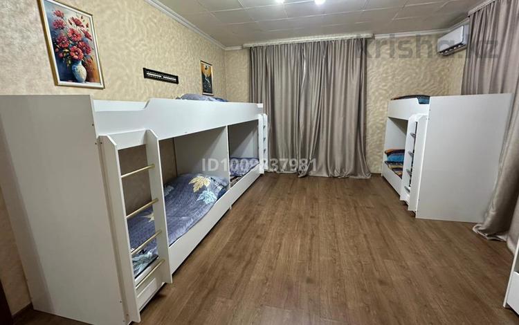 1 комната · 300 м² · 2/3 этаж, мкр Шапагат, Капчагайская 101010 — Рыскулова - Северное кольцо за 2 000 ₸ в Алматы, Алатауский р-н — фото 2