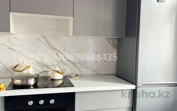 1-комнатная квартира · 49 м² · 15/16 этаж, мкр. Алмагуль 18 за 150 000 ₸ в Атырау — фото 2