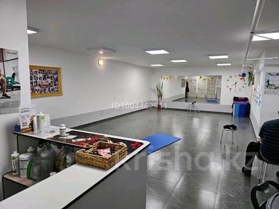 Свободное назначение, офисы, магазины и бутики, склады, салоны красоты, медцентры и аптеки, образование, развлечения · 69.5 м² за 43 млн 〒 в Астане, Нура р-н