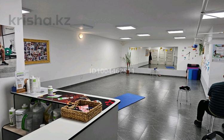 Свободное назначение, офисы, магазины и бутики, склады, салоны красоты, медцентры и аптеки, образование, развлечения · 69.5 м² за 43 млн ₸ в Астане, Нура р-н — фото 2