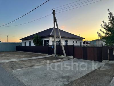 Отдельный дом · 5 комнат · 190 м² · 10 сот., мкр Береке, 14 2б — Вокзала, рынок Дина за 35 млн 〒 в Атырау