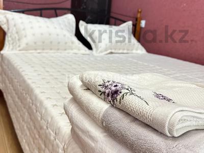 1-бөлмелі пәтер · 50 м² · 5/5 қабат, 1 ш/а, ЕСЕТ БАТЫР 107 — ТД ЖАНАР - Малый Алия - Вечный огонь, бағасы: 10 000 ₸ в Актобе, мкр 5