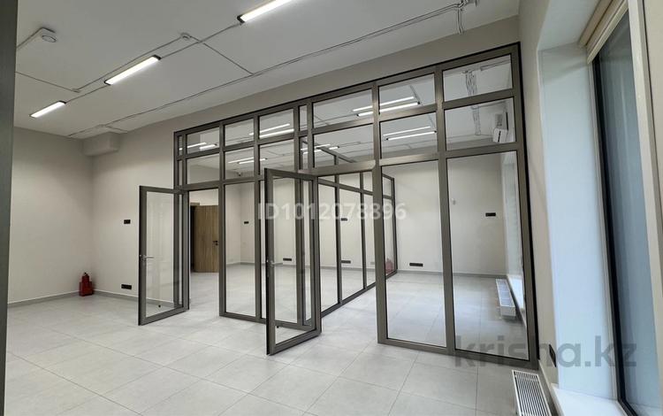 Офисы, магазины и бутики, салоны красоты, медцентры и аптеки, образование, кабинеты и рабочие места · 110 м² за ~ 1.2 млн ₸ в Астане, Нура р-н — фото 2
