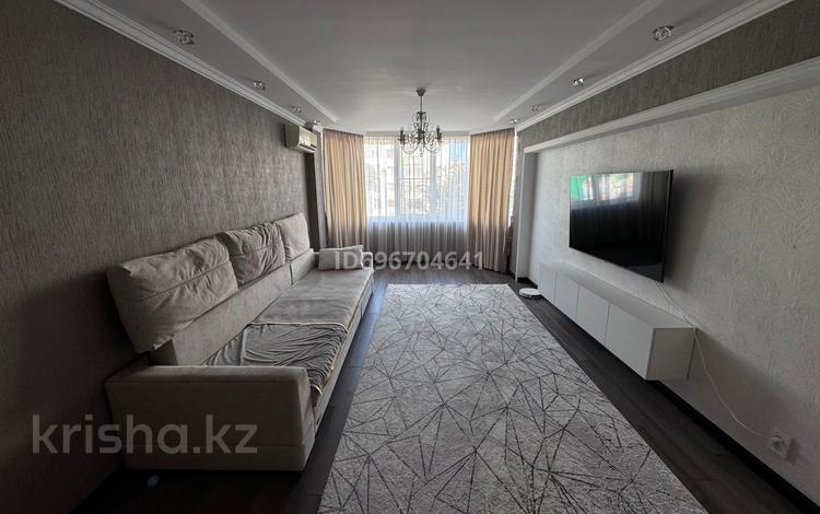 3-комнатная квартира, 100 м², 2/5 этаж, Рахимова 22