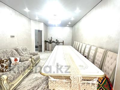 4-бөлмелі пәтер · 107.6 м² · 1/5 қабат, 4 ш/а, бағасы: 40 млн ₸ в Уральске, мкр 4