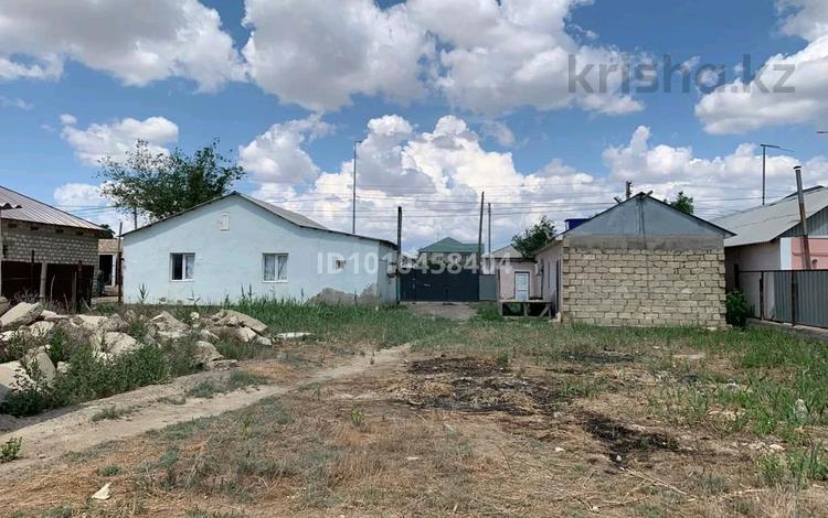 Отдельный дом · 2 комнаты · 72 м² · 10 сот., мкр Атырау, Нурлыбек Шманов 14 за 16 млн ₸ — фото 2