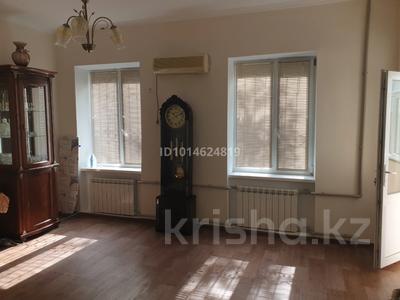2-бөлмелі пәтер · 61 м² · 2/3 қабат, Центральный ш/а., Азаттык 24 — Остановка Юность, бағасы: 22 млн ₸ в Атырау, мкр Центральный