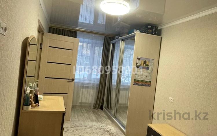 2-бөлмелі пәтер, 47 м², 1/5 қабат, Майкудук, 12й микрорайон 39, бағасы: 13 млн 〒 в Караганде, Алихана Бокейханова р-н — фото 3