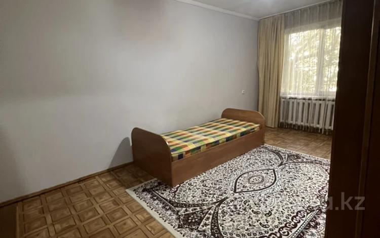 2-комнатная квартира, 46 м², 3/4 этаж, мкр №6 17 за 21 млн 〒 в Алматы, Ауэзовский р-н — фото 2