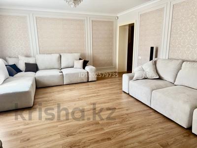 Отдельный дом · 8 комнат · 250 м² · 10 сот., Мендешева 10 — Кабанбай батыра за 220 млн 〒 в Астане
